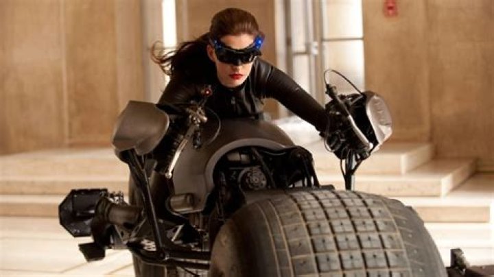 A $1K statue of Anne Hathaway’s Catwoman has DC fans drooling