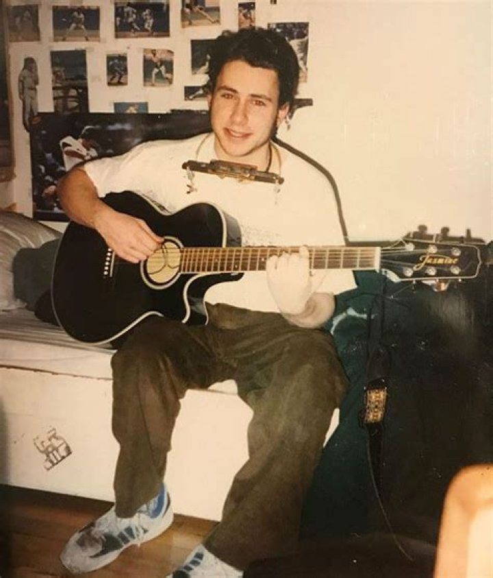 Charlie Day Biography - Facts, Childhood, Family Life & Achievements