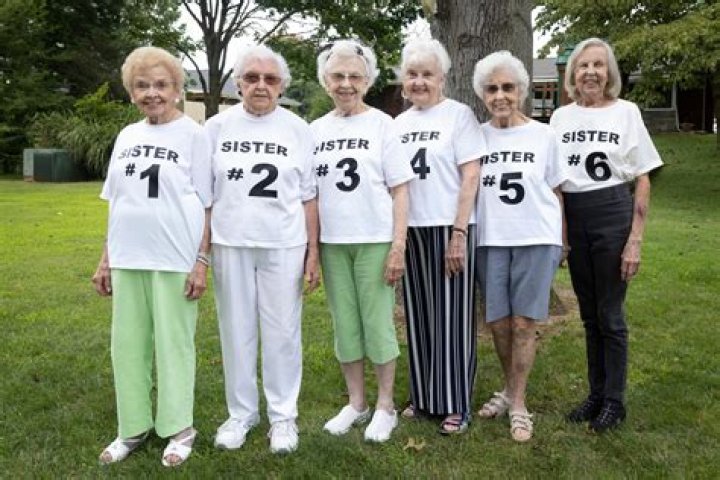 Does Tyler Perry have any siblings? How many sisters does Tyler Perry have?