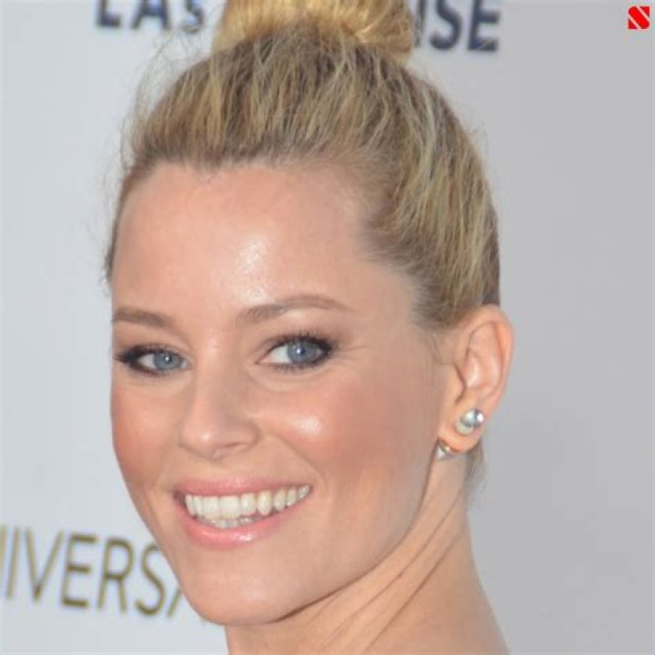 Elizabeth Banks Biography - Facts, Childhood, Family Life & Achievements