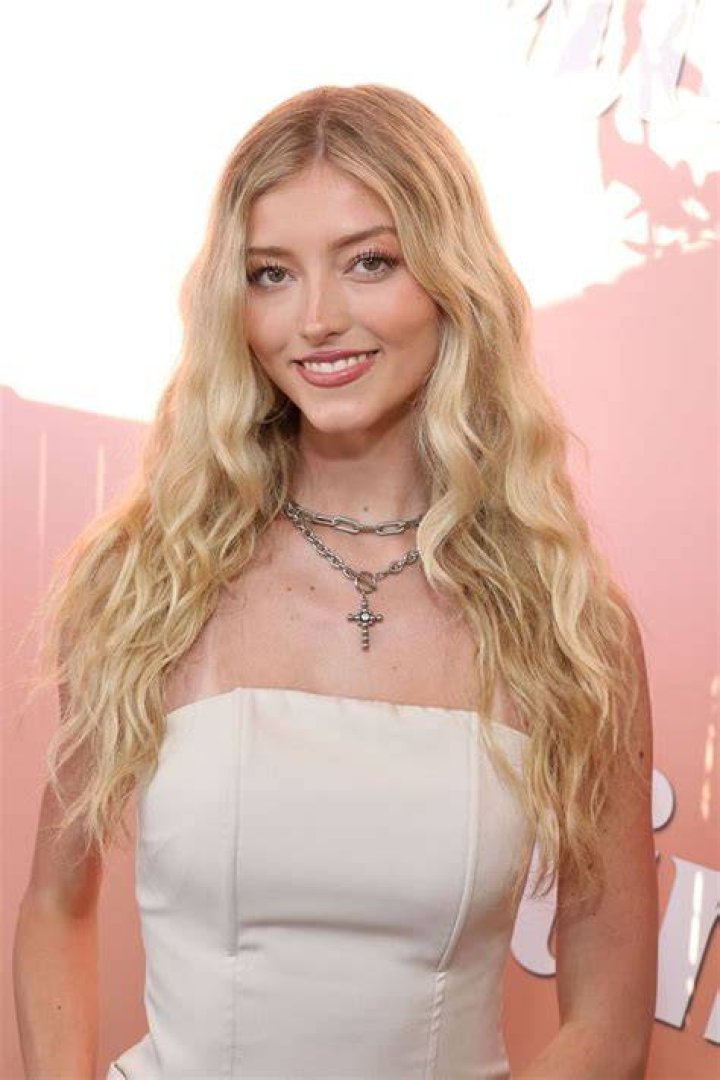 Emily Dobson Images celebzbiography.com