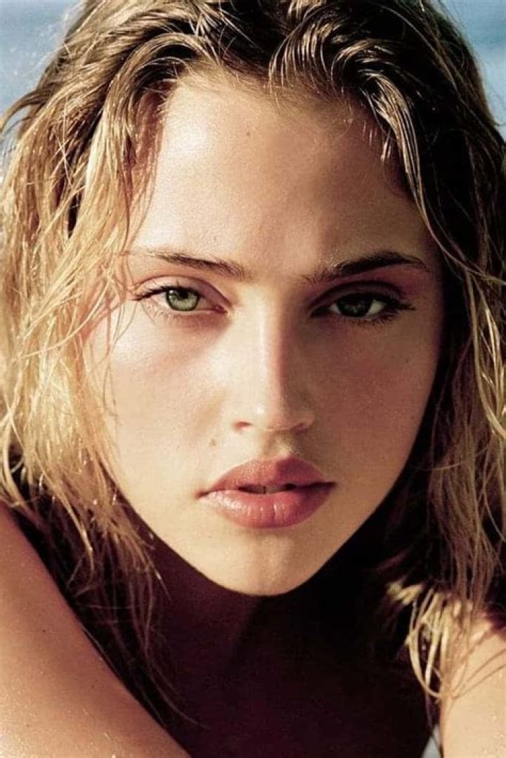 Estella Warren Bra Size, Age, Weight, Height, Measurements