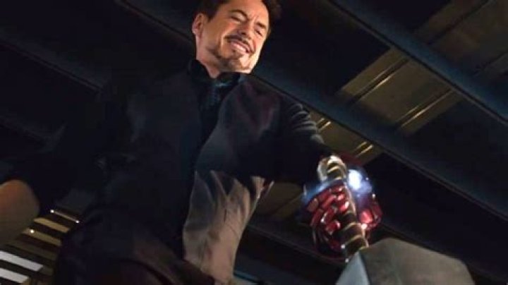 Fans debate if arrogant narcissist Tony Stark was worthy of Mjolnir