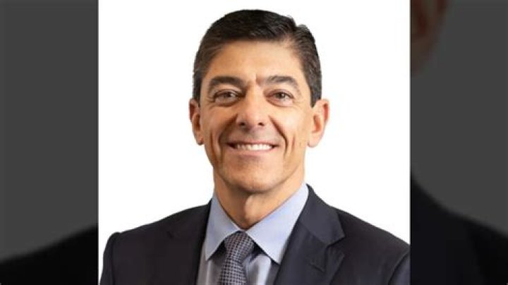 Gustavo Arnal family, wife, children, parents, siblings