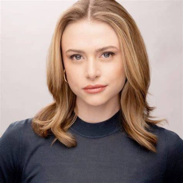 Hayley Erin Bra Size, Age, Weight, Height, Measurements