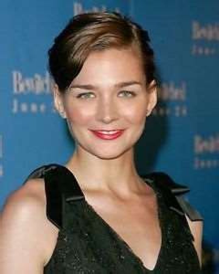 Heather Burns Bra Size, Age, Weight, Height, Measurements