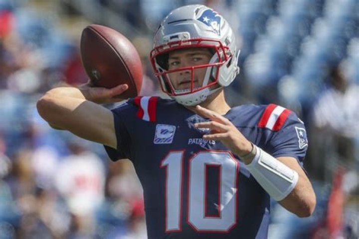 How long did Derek Carr play as quarterback for the Raiders?