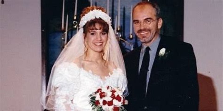 How many wives has Tommy Lee had? How many times has Tommy Lee been married?