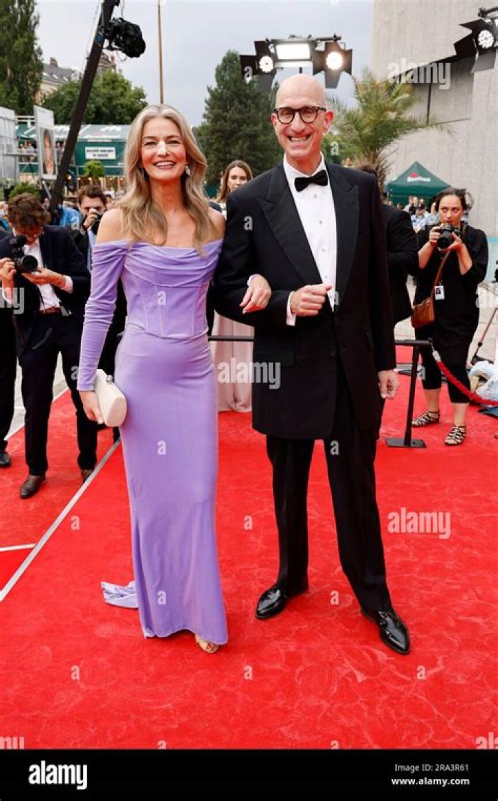 How tall is Paulina Rubio?
