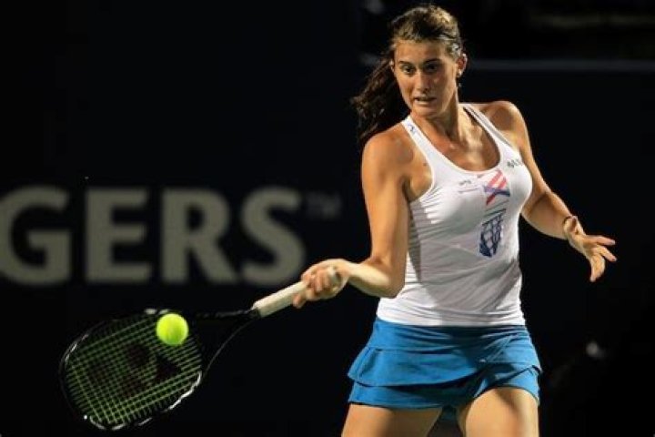 How tall is Rebecca Marino? How much does Rebecca Marino weigh?