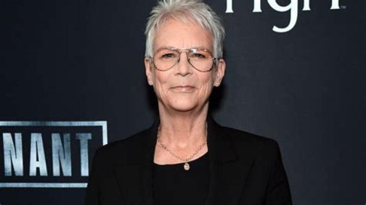 Jamie Lee Curtis’ pride for her trans daughter goes beyond wholesome while supporting charity efforts