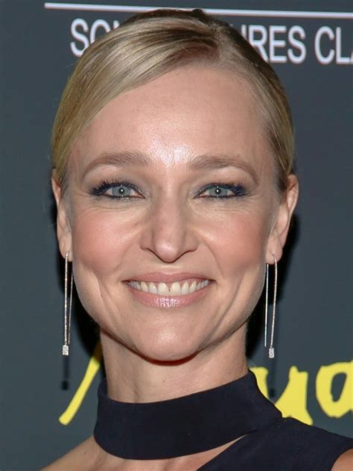 Kari Matchett Bra Size, Age, Weight, Height, Measurements
