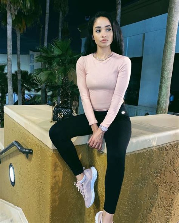 Kayla Phillips - Bio, Facts, Family Life of Model & Instagram Star