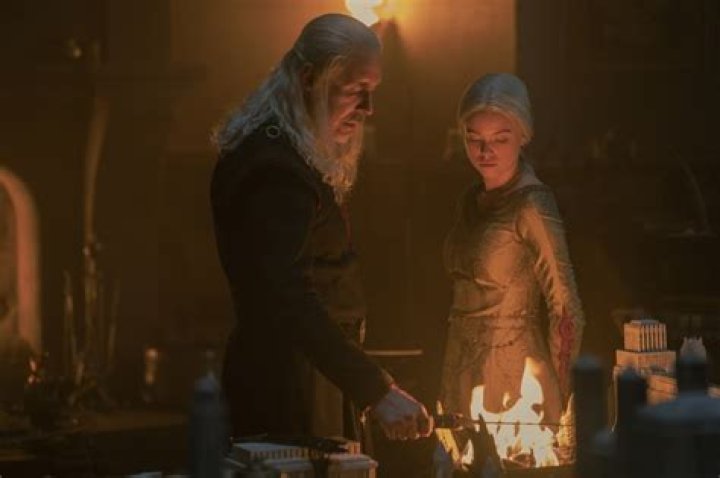 Latest ‘Game of Thrones’ News: Fans delight in first tasteful Westeros sex scene as the realm braces for a succession war