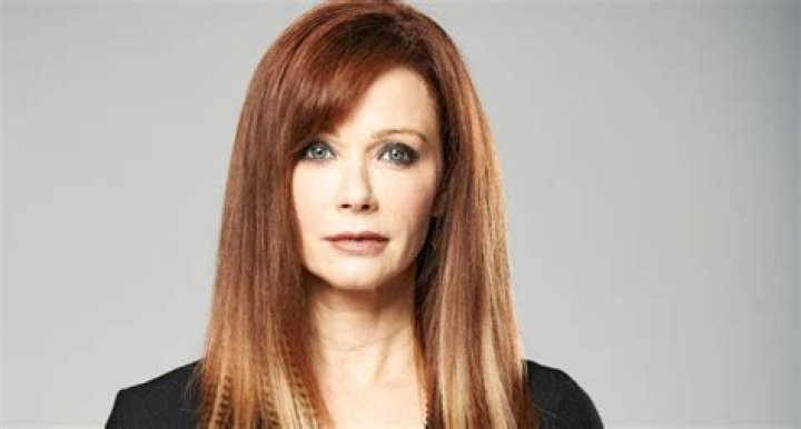 Lauren Holly Bra Size, Age, Weight, Height, Measurements