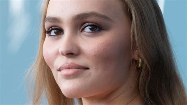 Lily-Rose Depp kidney transplant. Does Lily-Rose Depp have kidney?