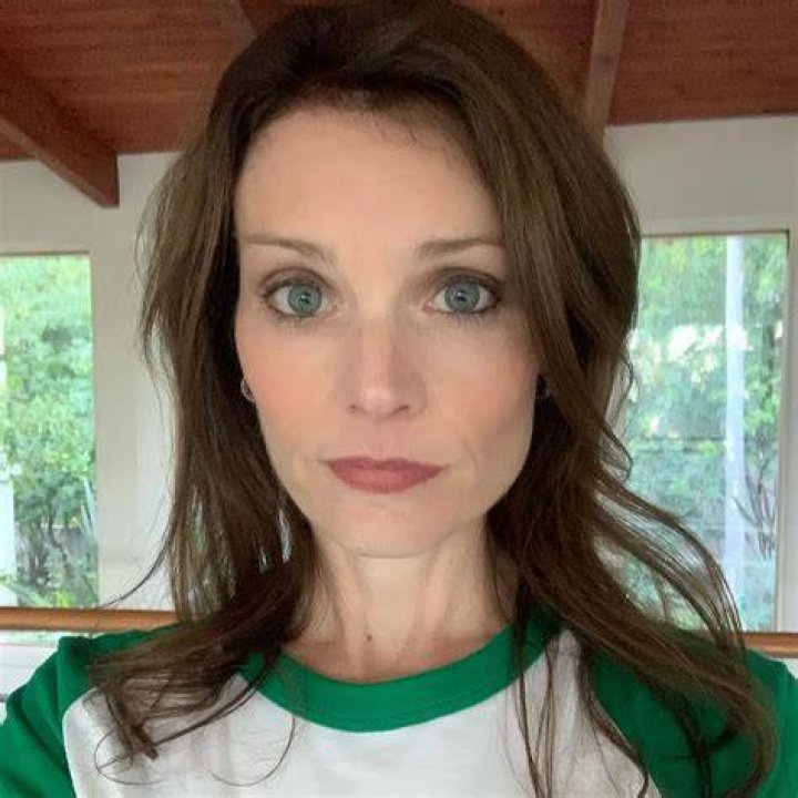 Lisa Brenner Net Worth