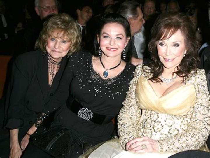Loretta Lynn siblings: Meet Crystal Gayle, Peggy Sue, Jay Lee Webb, Betty Ruth Webb, Herman Webb, Melvin Webb Jr., Donald Webb