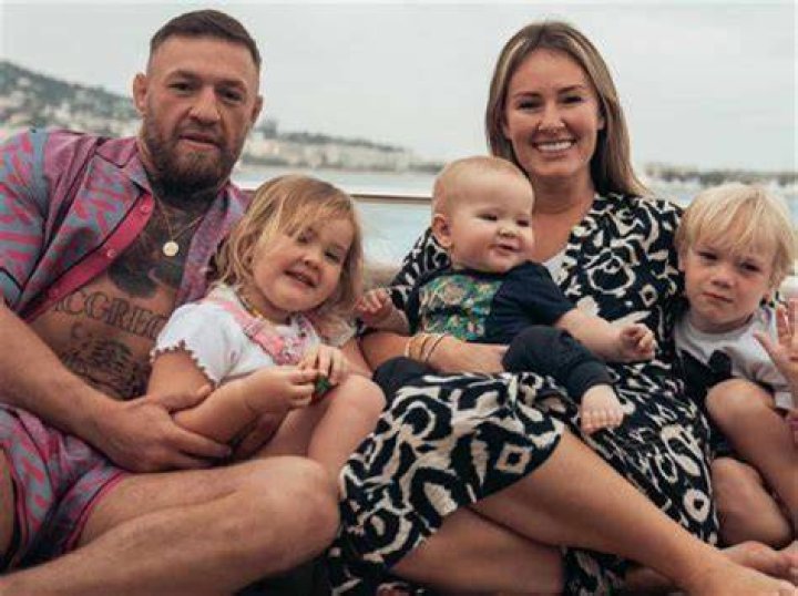 Nacho family: Wife, children, parents, siblings