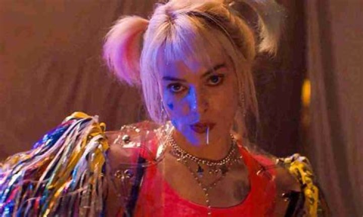 New Birds Of Prey Set Pic Reveals Huntress’ Full Costume