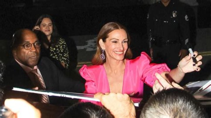 No, Julia Roberts is not dead, despite whatever Facebook tells you