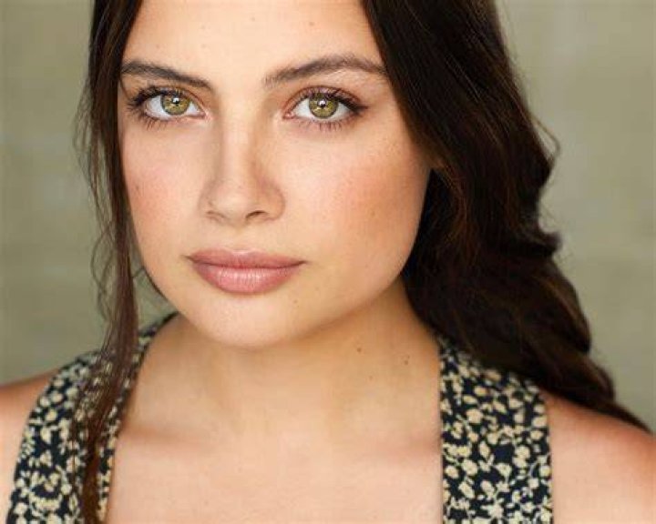 Sole Bovelli Pics celebzbiography.com