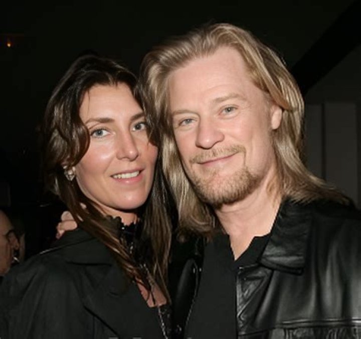 What happened to Daryl Hall's second wife?
