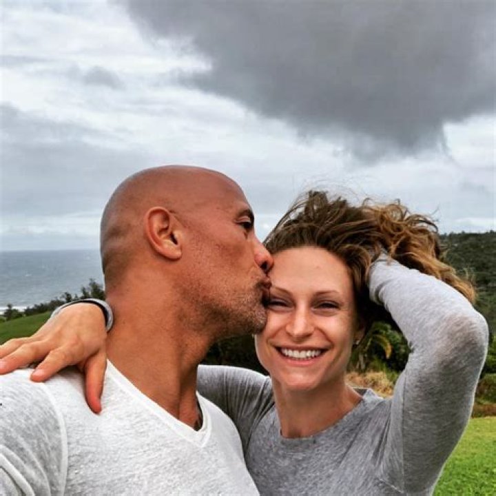Who is Dwayne Johnson wife Lauren Hashian?