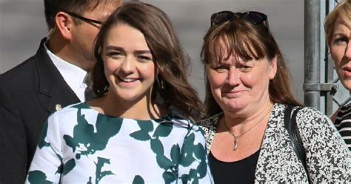 Who is Maisie Williams father?