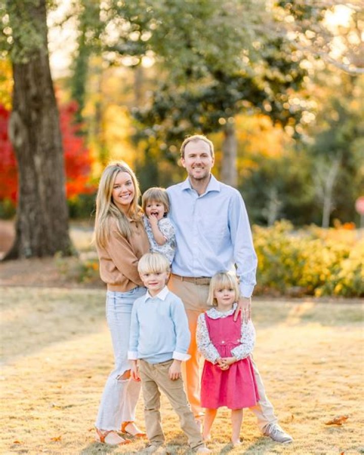 Who is Russell Henley mother Sally Henley? Bio, age, career, husband, children