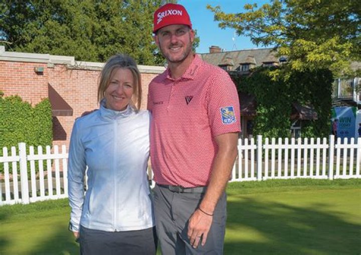 Who is Taylor Pendrith's sister Jennifer Pendrith?