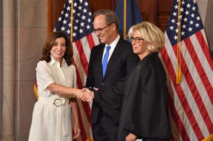 Who is William J. Hochul Jr., husband of Kathy Hochul?